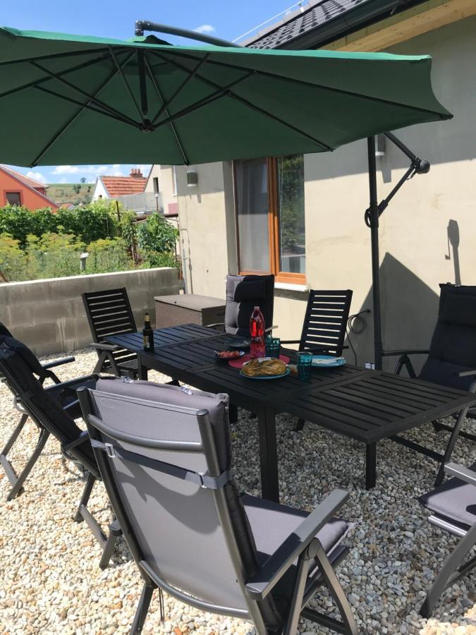 Prazdninovy Dum Na Palave S Vinnym Sklepem Milovice  Luaran gambar